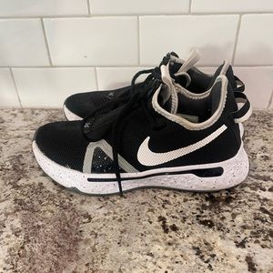 Nike PG 4 Size 6.5 Youth